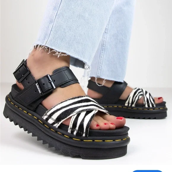 セール! Dr.Martens ゼブラ柄 Voss II Hair-On サンダル Dr. Martens | Shoes | Dr Martens Voss Ii Hairon Zebra Print